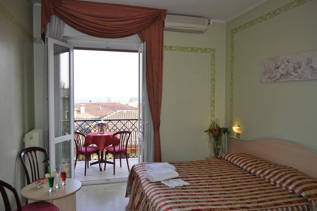 Hotel Alsazia Sirmione Room photo